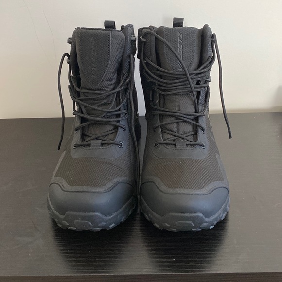 Very Gently Used Men’s Under Armour Valsetz Boots - Picture 1 of 10